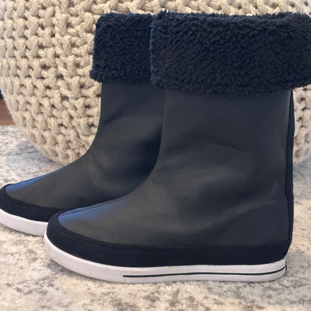 Speedo Girl's Boom Boots SZ 1 Black with White Sole Faux Fur Adjustable Height